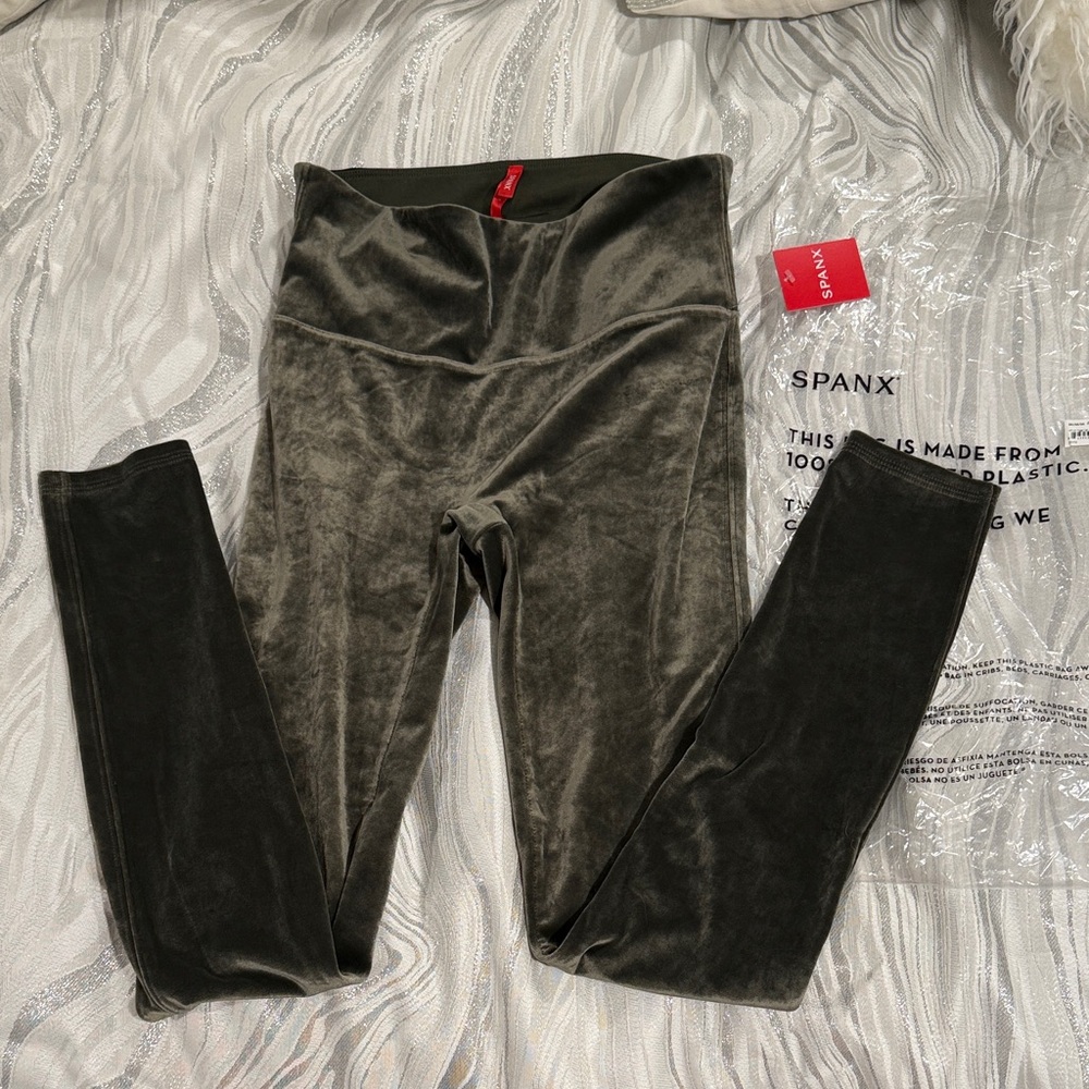 SPANX Dark Palm Velvet Leggings NWT